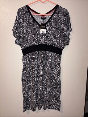 Nicole Black and White Dot-Print V-Neck Top with Pink Trim